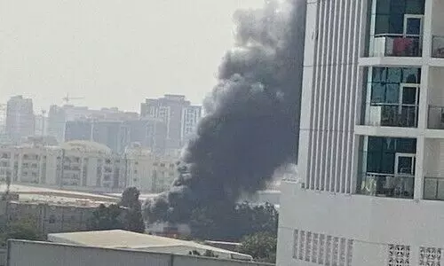 ഷാർജയിൽ ഗോഡൗണിൽ തീപിടിത്തം