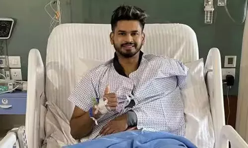 ബാറ്റ് ചെയ്യാനാവാതെ ശ്രേയസ്; ബി.സി.സി.ഐ മെഡിക്കൽ ടീമിന്റെ നിരീക്ഷണത്തിൽ