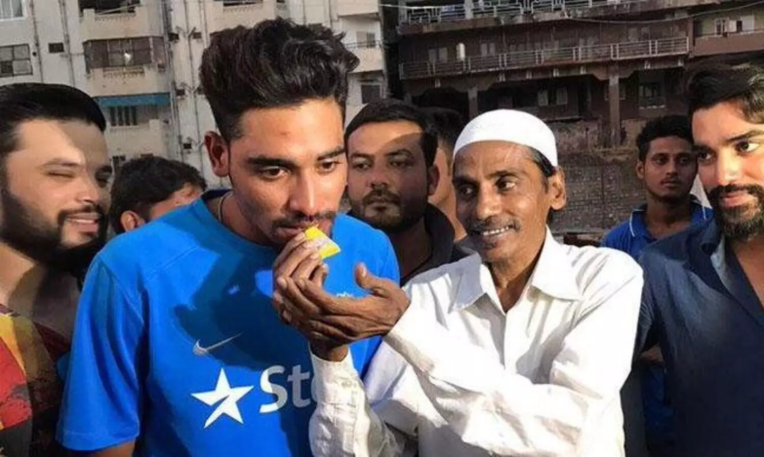 ‘ബാപ്പ മരിച്ചതറിഞ്ഞ് ആസ്ട്രേലിയയിലെ മുറിയിലിരുന്ന് ഒരുപാടൊരുപാട് കരഞ്ഞു’- പേസർ മുഹമ്മദ് സിറാജ് മനസ്സ് തുറക്കുന്നു..