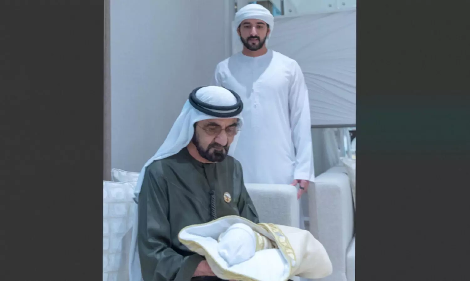 കുഞ്ഞുമകനെ താലോലിക്കുന്ന ശൈഖ്​ മുഹമ്മദ്​; ചിത്രം പങ്കുവെച്ച്​ ശൈഖ്​ ഹംദാൻ