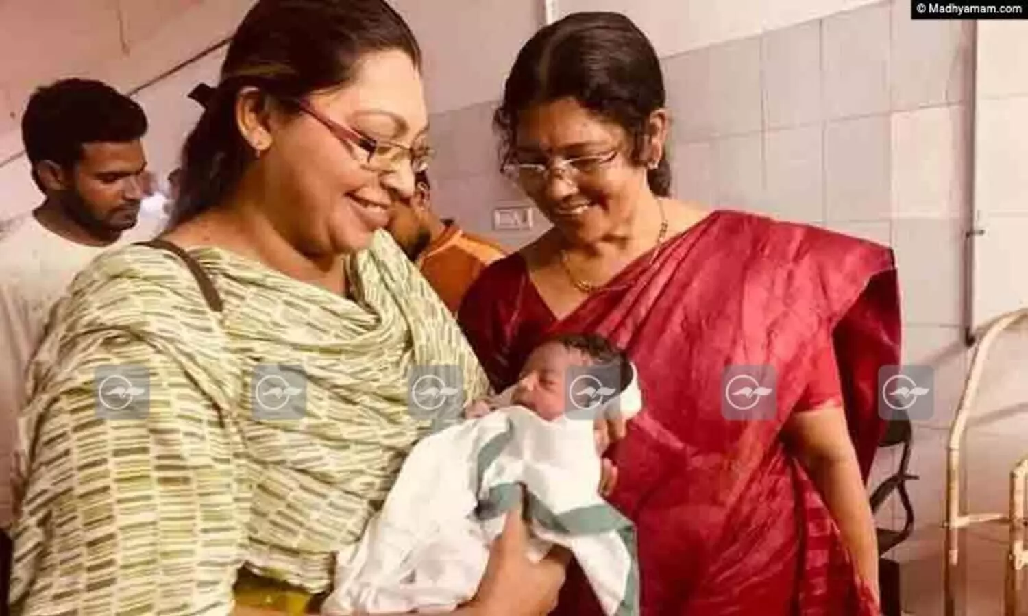 വീട്ടിൽ പ്രസവിച്ച യുവതിക്ക് ആരോഗ്യ പ്രവർത്തകരുടെ കരുതൽ