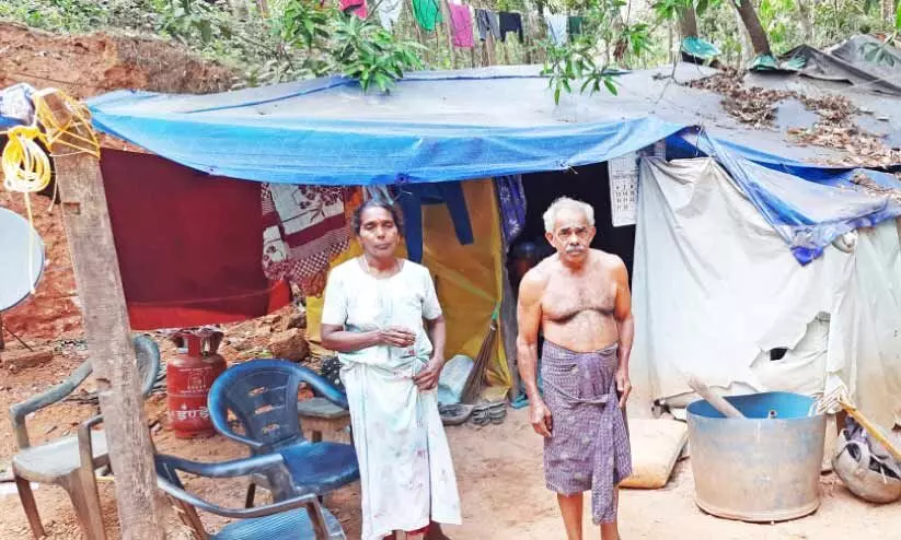 വയോ ദമ്പതികൾക്ക് വീടൊരുക്കാൻ നാട് കൈകോർക്കുന്നു വയോ ദമ്പതികൾക്ക് വീടൊരുക്കാൻ നാട് കൈകോർക്കുന്നു
