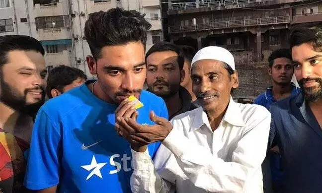 ‘ബാപ്പ മരിച്ചതറിഞ്ഞ് ആസ്ട്രേലിയയിലെ മുറിയിലിരുന്ന് ഒരുപാടൊരുപാട് കരഞ്ഞു’- പേസർ മുഹമ്മദ് സിറാജ് മനസ്സ് തുറക്കുന്നു.. ‘ബാപ്പ മരിച്ചതറിഞ്ഞ് ആസ്ട്രേലിയയിലെ മുറിയിലിരുന്ന് ഒരുപാടൊരുപാട് കരഞ്ഞു’- പേസർ മുഹമ്മദ് സിറാജ് മനസ്സ് തുറക്കുന്നു..