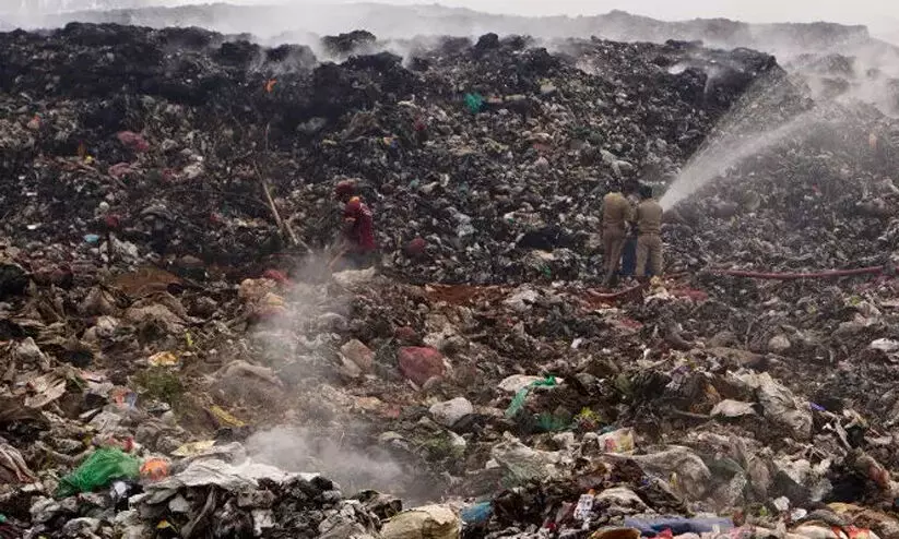 ബ്രഹ്മപുരം: അന്തരീക്ഷത്തില് പുകയുടെ സാന്നിധ്യത്തില് കുറവ് ബ്രഹ്മപുരം: അന്തരീക്ഷത്തില് പുകയുടെ സാന്നിധ്യത്തില് കുറവ്