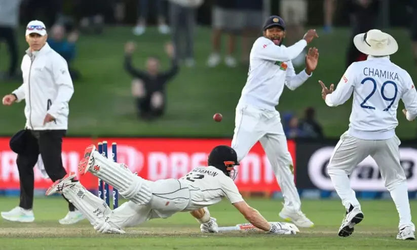 ട്വന്റി 20യെ വെല്ലുന്ന അവസാന ഓവർ ത്രില്ലർ; ന്യൂസിലാൻഡ് ജയിച്ചുകയറിയത് അവസാന പന്തിൽ