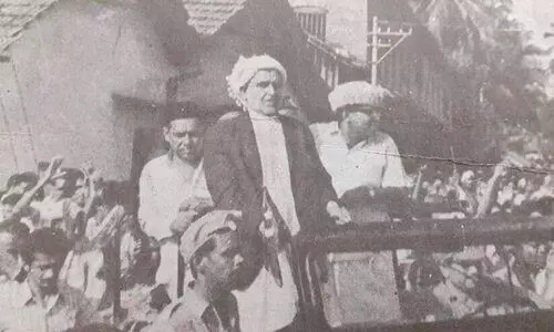 സിംഹം ഇപ്പോഴും ഉറങ്ങുകയാണ്