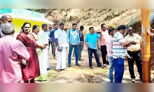 ചുരുളിയിലെ കുഴൽകിണറിൽ അമിത ജലപ്രവാഹം: കേന്ദ്രസംഘം എത്തി ചുരുളിയിലെ കുഴൽകിണറിൽ അമിത ജലപ്രവാഹം: കേന്ദ്രസംഘം എത്തി