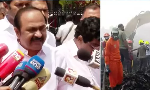 ബ്രഹ്മപുരം തീപിടിത്തം: സി.ബി.ഐ അന്വേഷിക്കണം, പ്രതിപക്ഷം സഭ ബഹിഷ്‍കരിച്ചു, ഡയോക്സിൻ കലർന്ന വിഷപ്പുകയാണ് കൊച്ചിയിലുള്ളത്