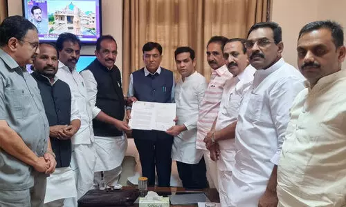 ‘ബ്രഹ്മപുരത്തേക്ക് വിദഗ്ധ സംഘത്തെ അയക്കണം’; കേന്ദ്ര ആരോഗ്യ മന്ത്രിക്ക് കേരള എം.പിമാരുടെ  നിവേദനം