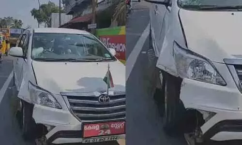 ഡെപ്യൂട്ടി സ്പീക്കറുടെ കാർ സ്കൂട്ടറിലിടിച്ച് യുവതിക്ക് പരിക്ക്