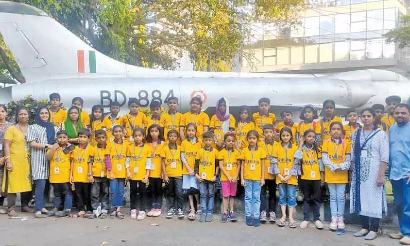 കരയും കടലും ആകാശവുംതാണ്ടി ഇതാ ഇവരുടെ ആദ്യയാത്ര കരയും കടലും ആകാശവുംതാണ്ടി ഇതാ ഇവരുടെ ആദ്യയാത്ര