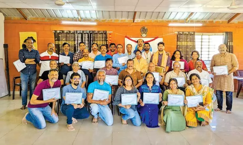 ഹൃ​ദ​യ​സ്തം​ഭ​നം: സി.​പി.​ആ​ർ പ​രി​ശീ​ല​നം ന​ൽ​കി