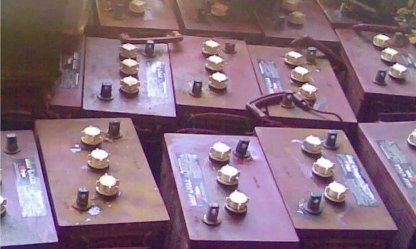 ഒമാനിൽ ബാറ്ററി റീസൈക്ലിങ് പദ്ധതിയുമായി ഇന്ത്യൻ കമ്പനി ഒമാനിൽ ബാറ്ററി റീസൈക്ലിങ് പദ്ധതിയുമായി ഇന്ത്യൻ കമ്പനി