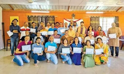 ഹൃ​ദ​യ​സ്തം​ഭ​നം: സി.​പി.​ആ​ർ പ​രി​ശീ​ല​നം ന​ൽ​കി