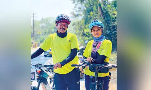 സ​ഹ്‍ല​യും പി​താ​വ് സ​ക്കീ​റും