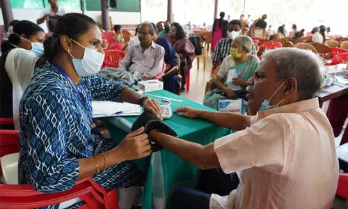 ബ്രഹ്മപുരം ആരോഗ്യ പ്രശ്നങ്ങള് വിദഗ്ധ സമിതി പഠനം നടത്തുമെന്ന് വീണ ജോര്ജ് ബ്രഹ്മപുരം ആരോഗ്യ പ്രശ്നങ്ങള് വിദഗ്ധ സമിതി പഠനം നടത്തുമെന്ന് വീണ ജോര്ജ്