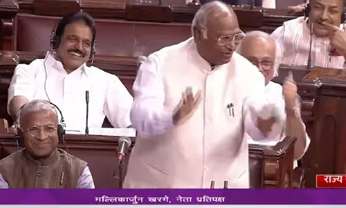 പോര് മറന്ന് രാജ്യസഭയിൽ ഓസ്കർ ആഘോഷം