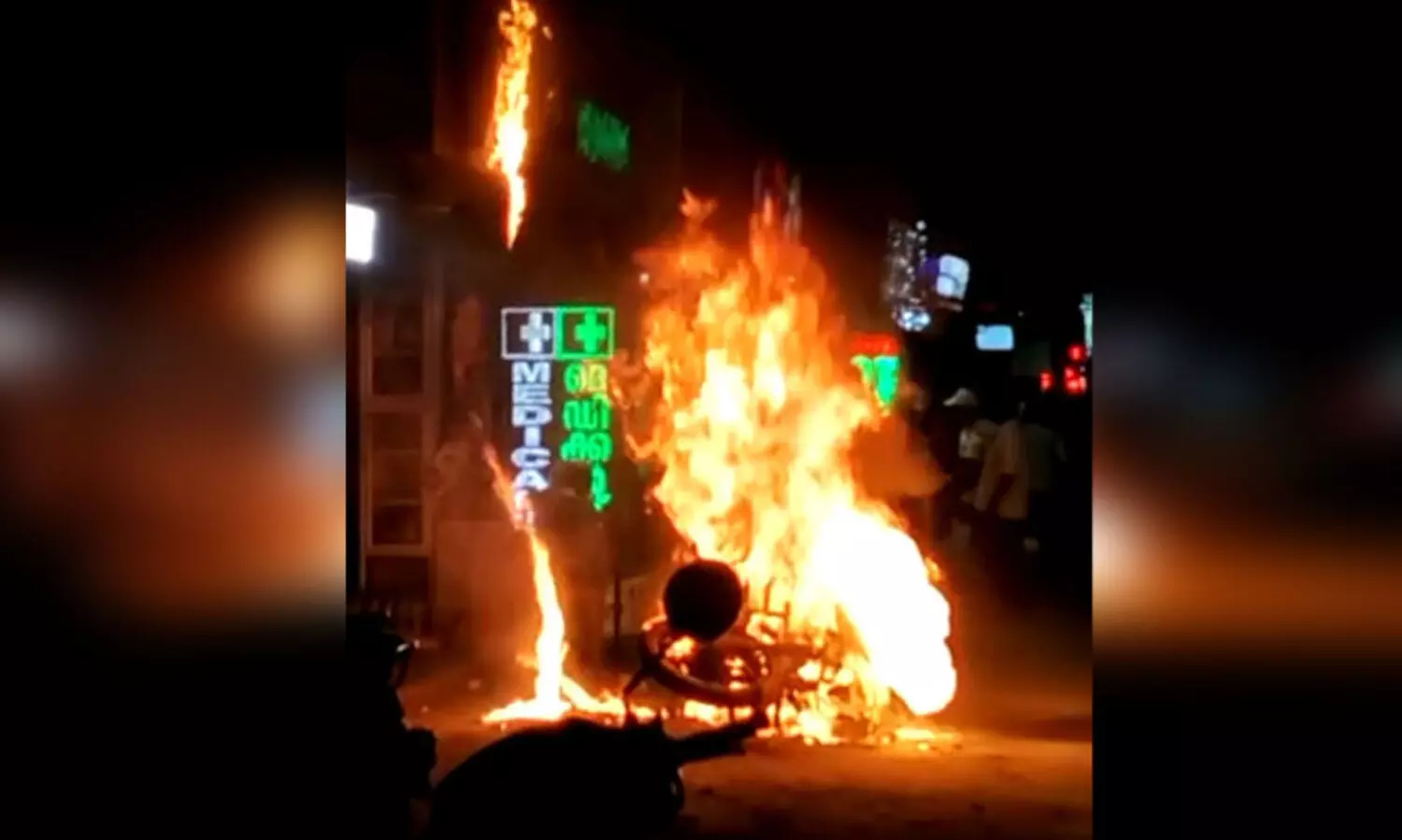 സ്റ്റാർട്ടാക്കാൻ ശ്രമിച്ച ബുള്ളറ്റ് കത്തിനശിച്ചു