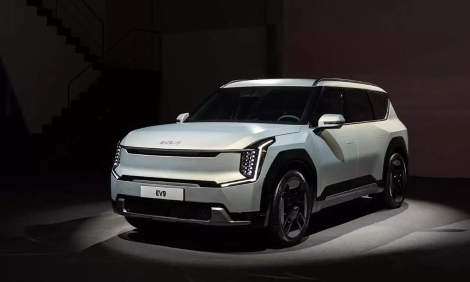 ഇ.വി 9 ഇലക്ട്രിക് എസ്.യു.വി അവതരിപ്പിച്ച് കിയ മോട്ടോർസ്; മത്സരം ആഡംബര വിഭാഗത്തിൽ