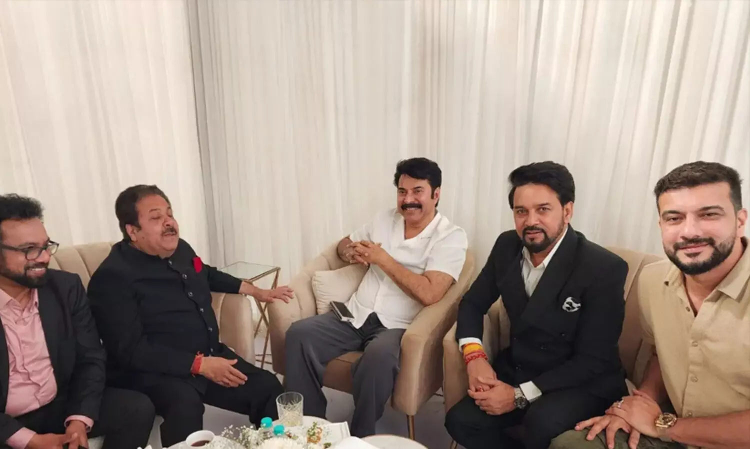 കേന്ദ്രമന്ത്രി അനുരാഗ് താക്കൂറുമായും ഐ.പി.എൽ ചെയർമാൻ രാജീവ് ശുക്ലയുമായും കൂടിക്കാഴ്ച നടത്തി മമ്മുട്ടി