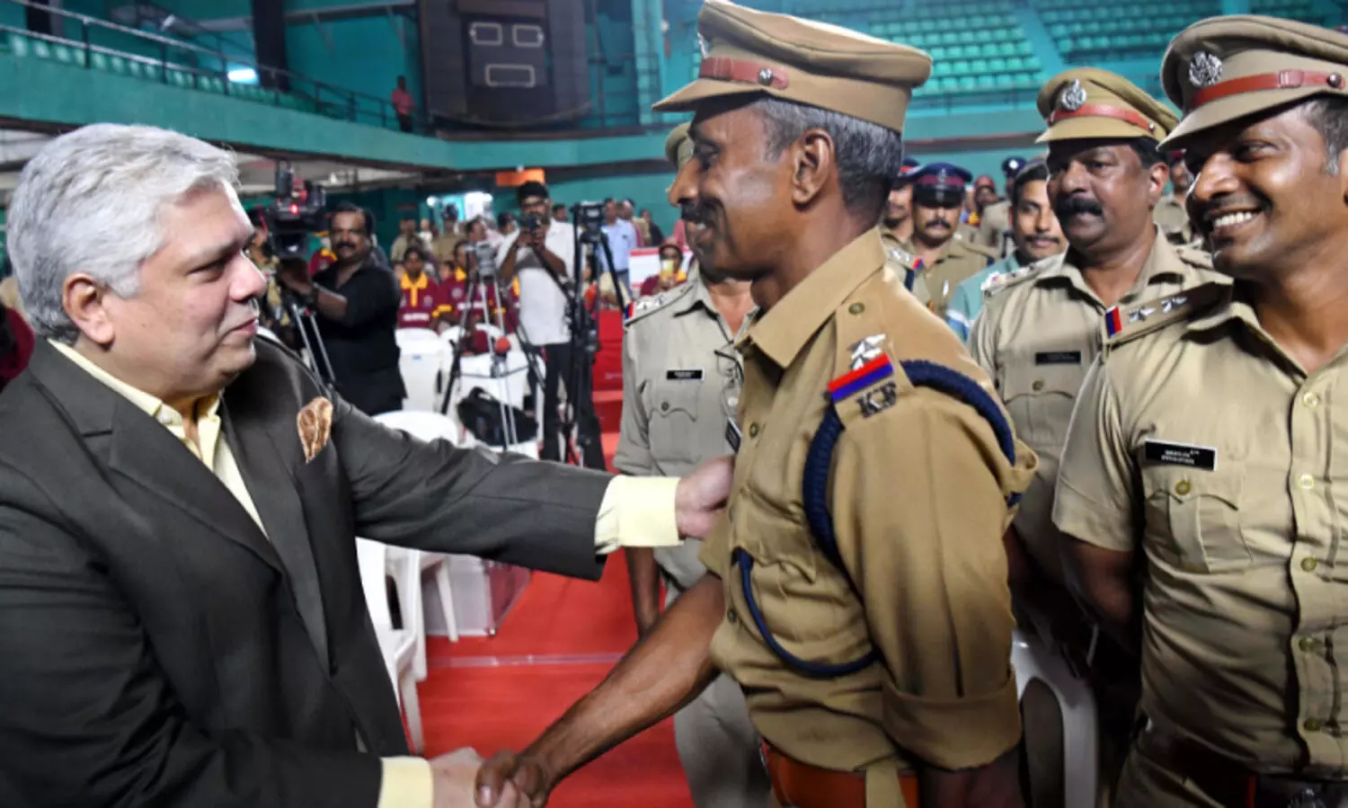 നിങ്ങളാണ് യഥാർഥ ഹീറോസ്...’ ബ്രഹ്മപുരത്തെ താരങ്ങൾക്ക് ആദരം