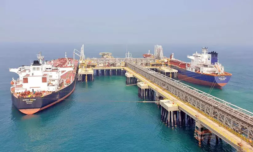 അ​ൽ സൂ​ർ റി​ഫൈ​ന​റി​യി​ൽ​നി​ന്ന് ആ​ദ്യ ഖ​ര​സ​ൾ​ഫ​ർ ക​യ​റ്റു​മ​തി ന​ട​ത്തി