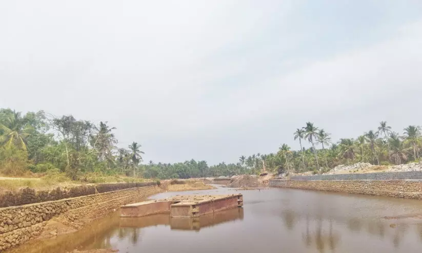 വടകര മാഹി കനാൽ ജലപാതയുടെ നിർമാണം പുരോഗമിക്കുന്ന കളിയാംവെള്ളി ഭാഗം വടകര മാഹി കനാൽ ജലപാതയുടെ നിർമാണം പുരോഗമിക്കുന്ന കളിയാംവെള്ളി ഭാഗം