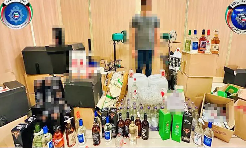 മ​ദ്യ​വും നി​ർ​മാ​ണ​വ​സ്തു​ക്ക​ളു​മാ​യി പി​ടി​യി​ൽ