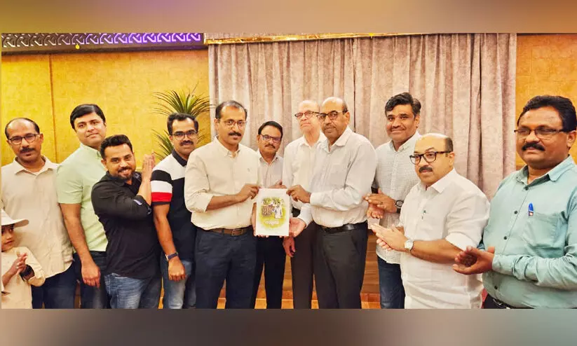 എം.​ഇ.​എ​സ്​ ‘റ​ഷീ​ദ് സ്‌​മൃ​തി’ ​സു​വ​നീ​ർ പ്ര​കാ​ശ​നം