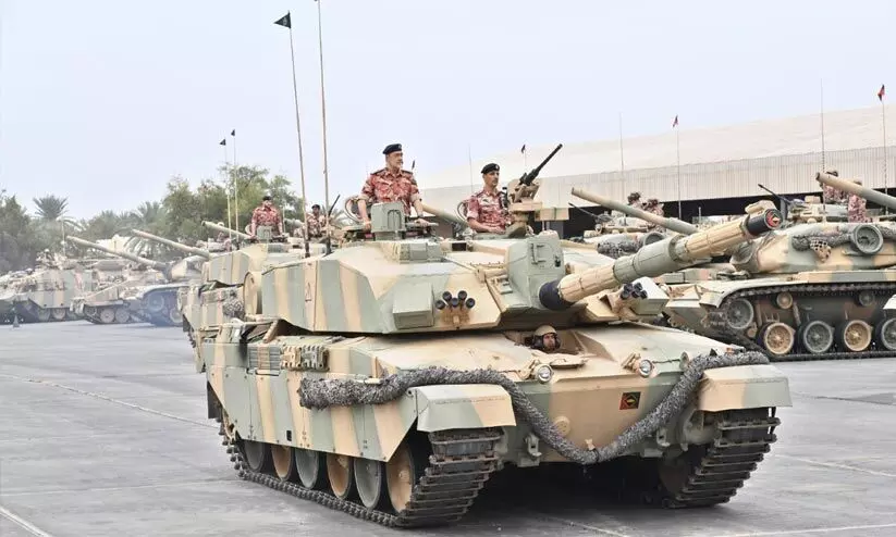 ഒ​മാ​ൻ റോ​യ​ൽ ആ​ർ​മി​യി​ലെ ക​വ​ചി​ത വാ​ഹ​ന വി​ഭാ​ഗം സു​ൽ​ത്താ​ൻ സ​ന്ദ​ർ​ശി​ച്ചു