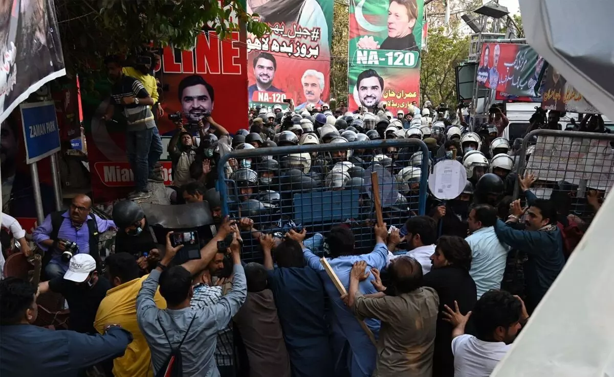 ഇംറാൻ ഖാന് ആശ്വാസം; അറസ്റ്റിൽ നിന്നും സംരക്ഷണം നൽകി കോടതി ഇംറാൻ ഖാന് ആശ്വാസം; അറസ്റ്റിൽ നിന്നും സംരക്ഷണം നൽകി കോടതി