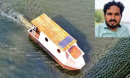 ചാ​ലി​യാ​റി​ൽ സ​ഞ്ച​രി​ക്കാ​ൻ മി​നി ഹൗ​സ് ബോ​ട്ട് നി​ർ​മി​ച്ച് അ​ലു​ഫ് ഷാ​ഹിം