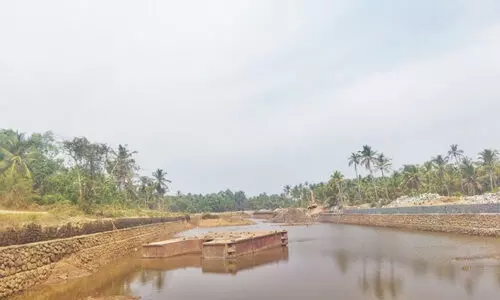 വ​ട​ക​ര മാ​ഹി ക​നാ​ൽ ജ​ല​പാ​ത​യു​ടെ നി​ർ​മാ​ണം പു​രോ​ഗ​മി​ക്കു​ന്ന ക​ളി​യാം​വെ​ള്ളി ഭാ​ഗം