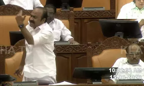 അടിയന്തര പ്രമേയത്തിന് അനുമതിയില്ല; നിയമസഭയിൽ ഇന്നും പ്രതിപക്ഷ പ്രതിഷേധം അടിയന്തര പ്രമേയത്തിന് അനുമതിയില്ല; നിയമസഭയിൽ ഇന്നും പ്രതിപക്ഷ പ്രതിഷേധം