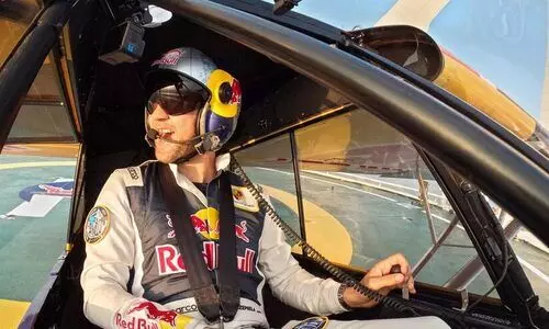 ബു​ർ​ജ്​ അ​ൽ അ​റ​ബി​ലേ​ക്ക്​ വി​മാ​ന​മി​റ​ക്കി പോ​ളി​ഷ്​ പൈ​ല​റ്റ്