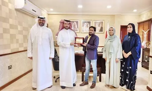 ദേ​ശീ​യ ചി​ഹ്ന​ത്തി​ന്റെ മാ​തൃ​ക സ്ഥാ​പി​ച്ച  മ​ല​യാ​ളി​ക്ക് ന​ഗ​ര​സ​ഭ​യു​ടെ അം​ഗീ​കാ​രം