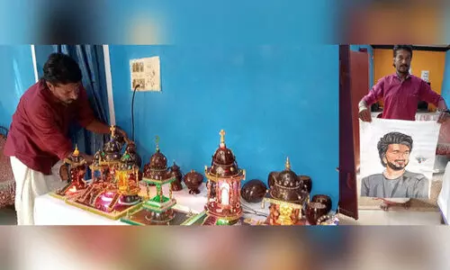 ചിരട്ടശില്‍പങ്ങള്‍ക്ക് ജീവന്‍ നല്‍കി ഉദയകുമാര്‍