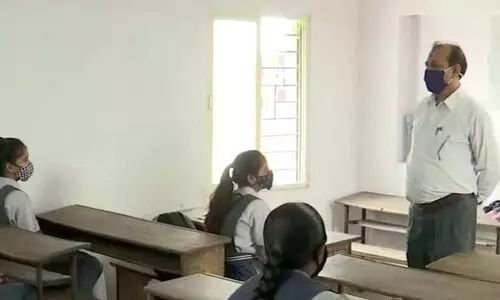 ഗുജറാത്തിലെ രണ്ട് ജില്ലകളിലായി 54 സർക്കാർ സ്‌കൂളുകളിൽ ഒരു അധ്യാപകൻ മാത്രം