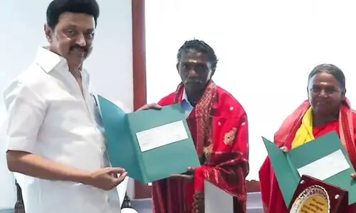 ‘ദി ​എ​ലി​ഫ​ന്‍റ്​ വി​സ്പ​റേ​ഴ്​​സ്​’ താരങ്ങളായ ബൊമ്മനും ബെല്ലിക്കും സ്റ്റാലിന്‍റെ സ്​നേഹാദരം