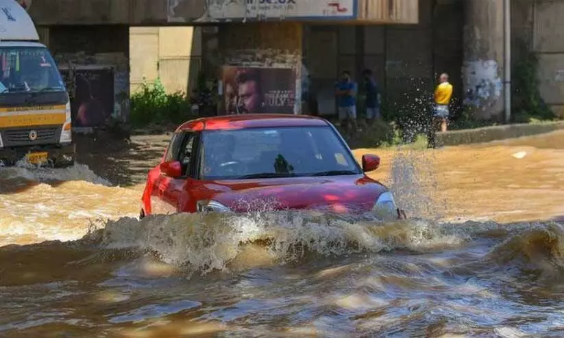 വെള്ളപ്പൊക്കം: നഷ്ടപരിഹാരം ഇല്ലാതെ നിരവധിപേർ വെള്ളപ്പൊക്കം: നഷ്ടപരിഹാരം ഇല്ലാതെ നിരവധിപേർ