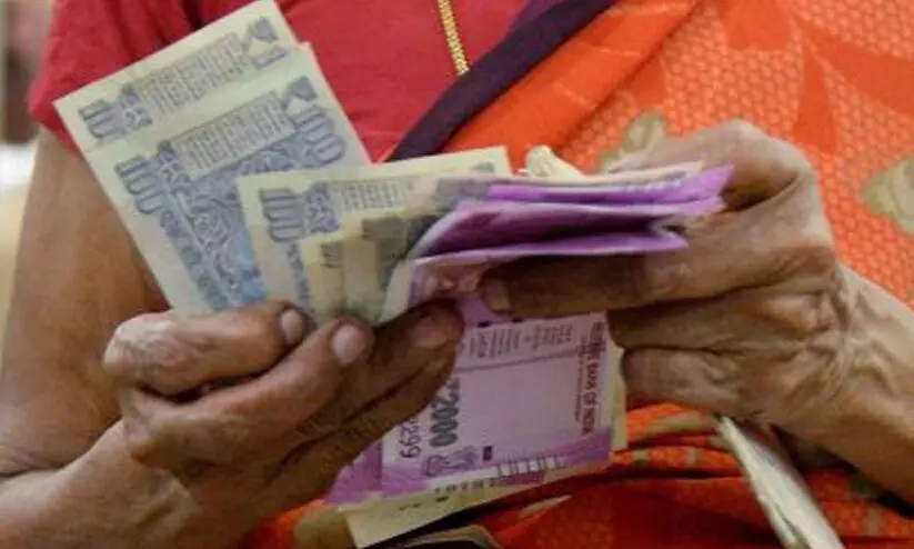 സാമൂഹിക സുരക്ഷ പെൻഷൻ: വിതരണ ഏജന്റിന് പണം നൽകേണ്ട സാമൂഹിക സുരക്ഷ പെൻഷൻ: വിതരണ ഏജന്റിന് പണം നൽകേണ്ട