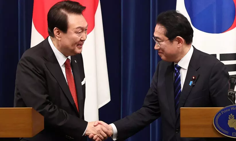 നൂ​റ്റാ​ണ്ട് പ​ഴ​ക്ക​മു​ള്ള വൈ​രം മ​റ​ക്കാ​ൻ ദ​ക്ഷി​ണ കൊ​റി​യ​യും ജ​പ്പാ​നും ത​മ്മി​ൽ ച​ർ​ച്ച