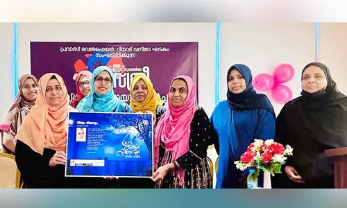 പു​സ്​​ത​ക ക​വ​ർ പ്ര​കാ​ശ​നം