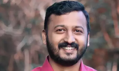 അപ്പുറത്ത് അധോലോക നായകനും 98 അടിമകളും; സഭ പിരിച്ചുവിട്ടത് പ്രതിപക്ഷ ശബ്ദത്തിൽ മുട്ടിടിച്ച് -രാഹുൽ മാങ്കൂട്ടത്തിൽ അപ്പുറത്ത് അധോലോക നായകനും 98 അടിമകളും; സഭ പിരിച്ചുവിട്ടത് പ്രതിപക്ഷ ശബ്ദത്തിൽ മുട്ടിടിച്ച് -രാഹുൽ മാങ്കൂട്ടത്തിൽ