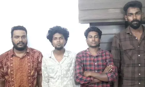 തെരുവ് വിളക്കുകളുടെ ബാറ്ററി മോഷ്ടിച്ച നാല് യുവാക്കള്‍ അറസ്റ്റിൽ