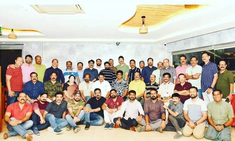 പൂ​ർ​വ​വി​ദ്യാ​ർ​ഥി കൂ​ട്ടാ​യ്മ