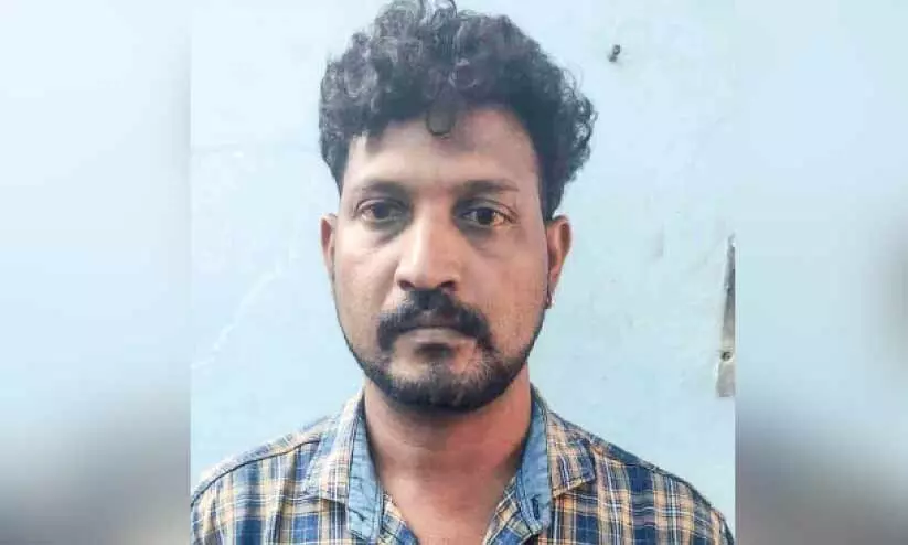 സൗഹൃദം നടിച്ച് യുവതികളുമായി മുങ്ങി ആഭരണം കൈക്കലാക്കുന്നയാൾ പിടിയിൽ സൗഹൃദം നടിച്ച് യുവതികളുമായി മുങ്ങി ആഭരണം കൈക്കലാക്കുന്നയാൾ പിടിയിൽ