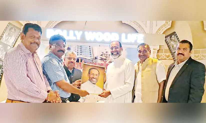 ഫാ. ​ഡേ​വി​സ് ചി​റ​മേ​ലി​നെ സ​ന്ദ​ർ​ശി​ച്ചു