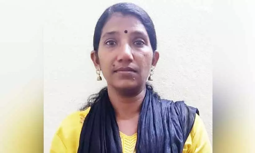 മോഷണം: ഒളിവിൽ കഴിഞ്ഞ യുവതി പിടിയിൽ മോഷണം: ഒളിവിൽ കഴിഞ്ഞ യുവതി പിടിയിൽ