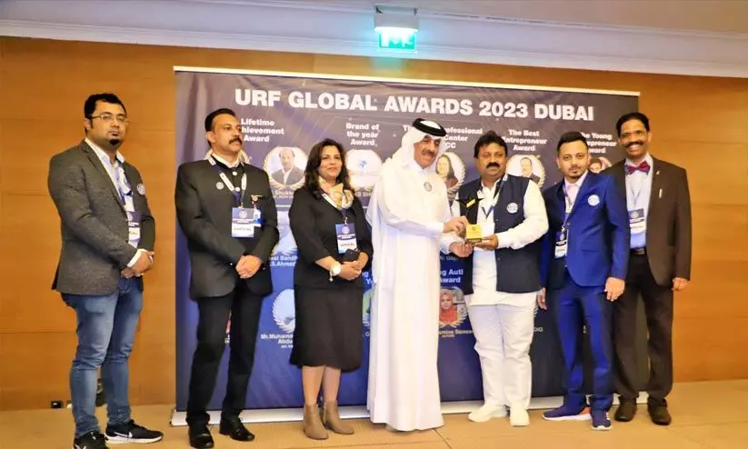 യൂനിവേഴ്സല് റെക്കോഡ് ഫോറം അവാര്ഡ് സിദ്ദീഖ് ഹസന് സമ്മാനിച്ചു യൂനിവേഴ്സല് റെക്കോഡ് ഫോറം അവാര്ഡ് സിദ്ദീഖ് ഹസന് സമ്മാനിച്ചു